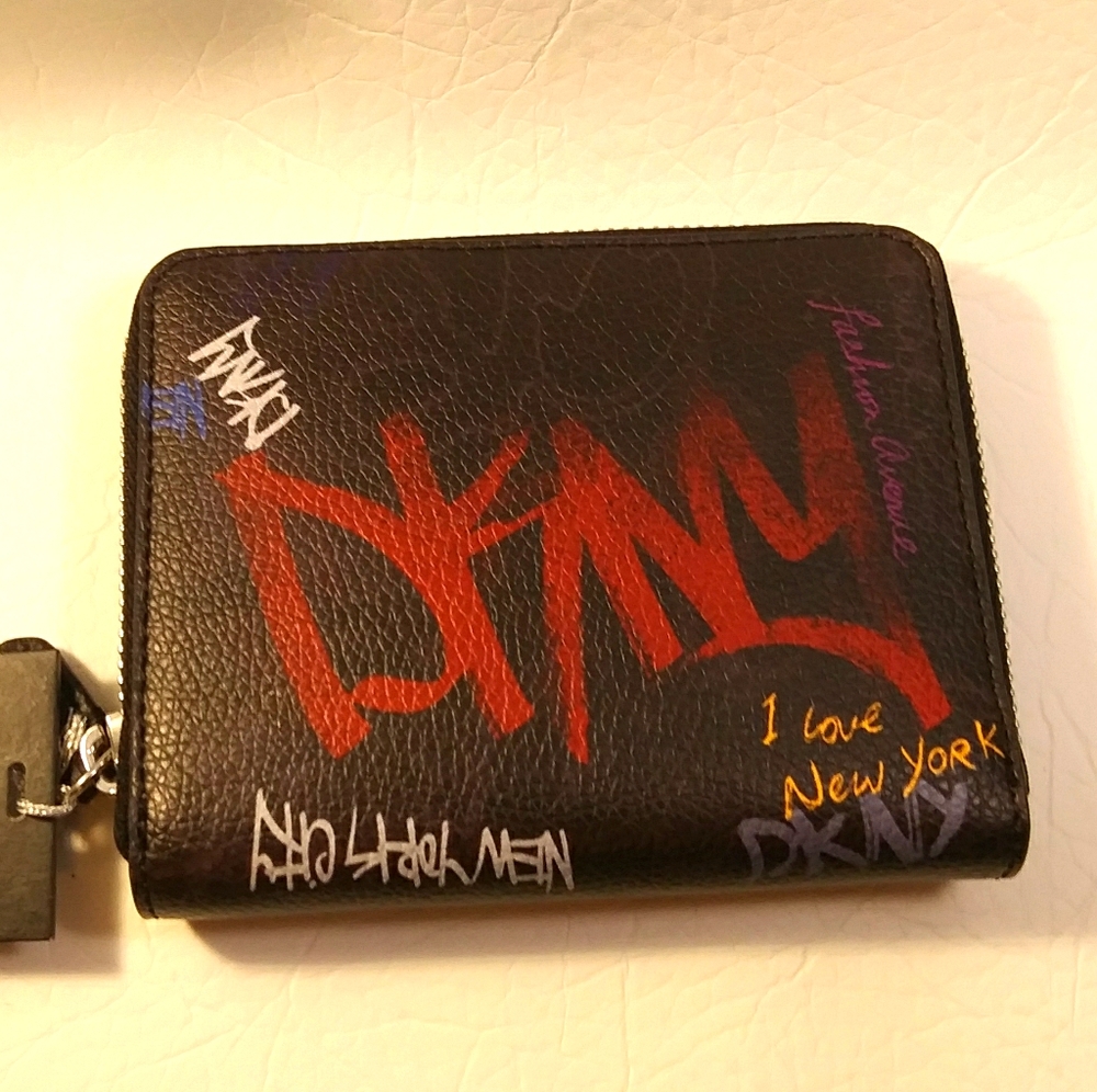 NWT DKNY VELLA ZIP WALLET